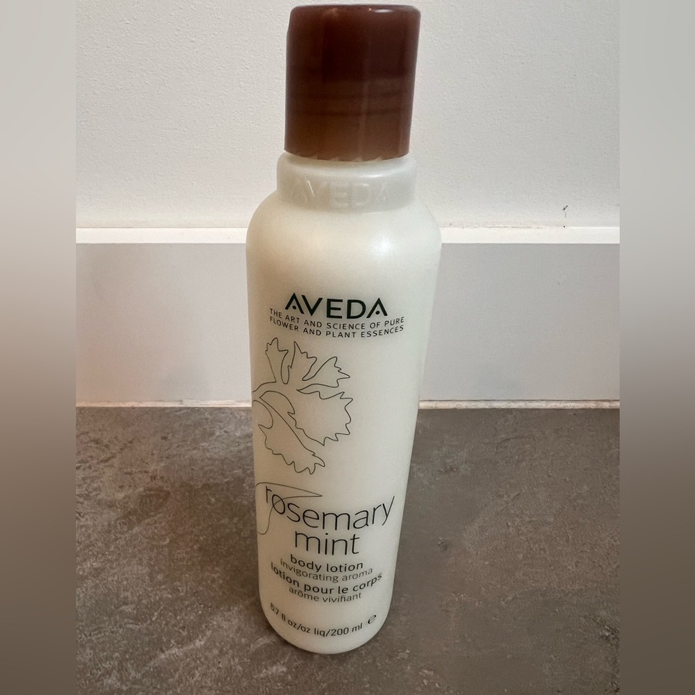 NWT never opened Aveda Rosemary Mint Hydrating Lotion.  Unwanted gift.